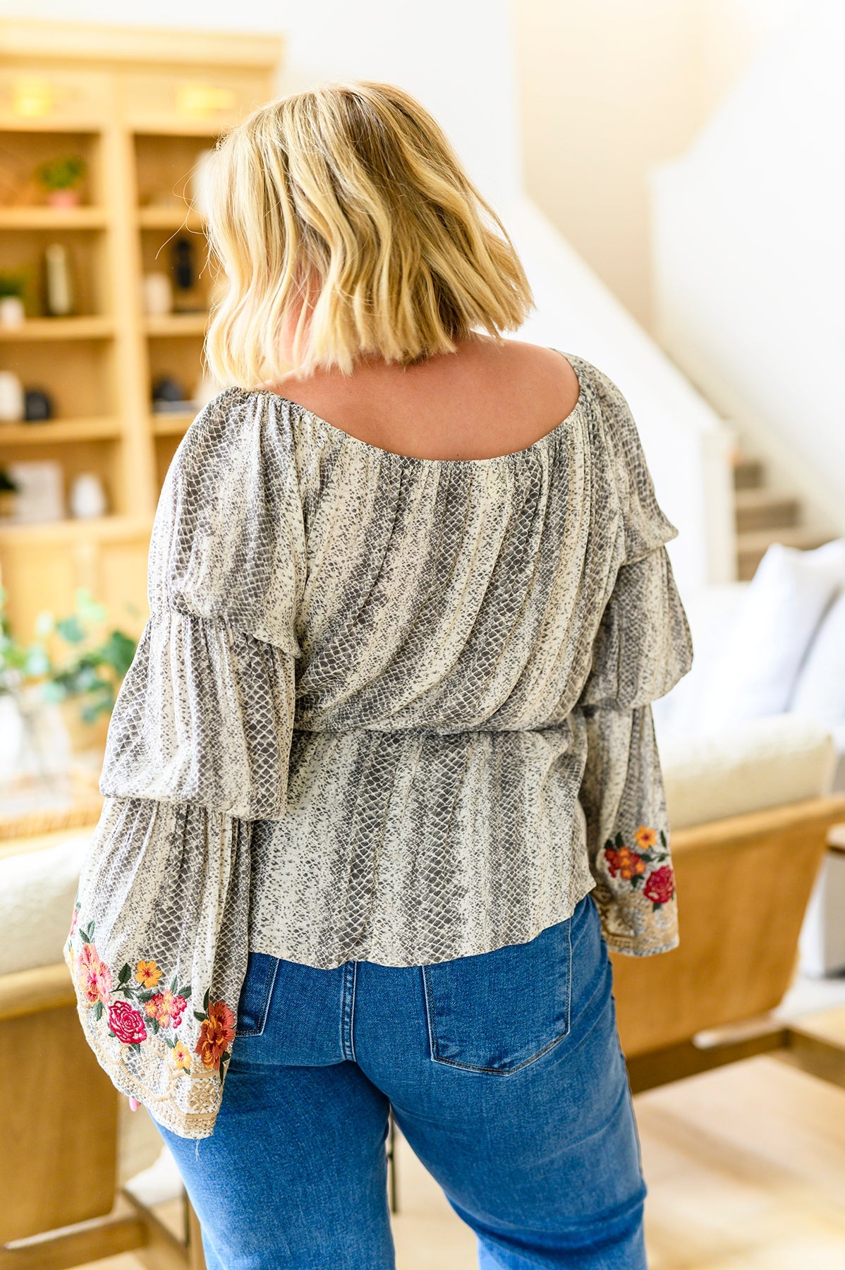 Don_tTemptMeEmbroideredBlouse5